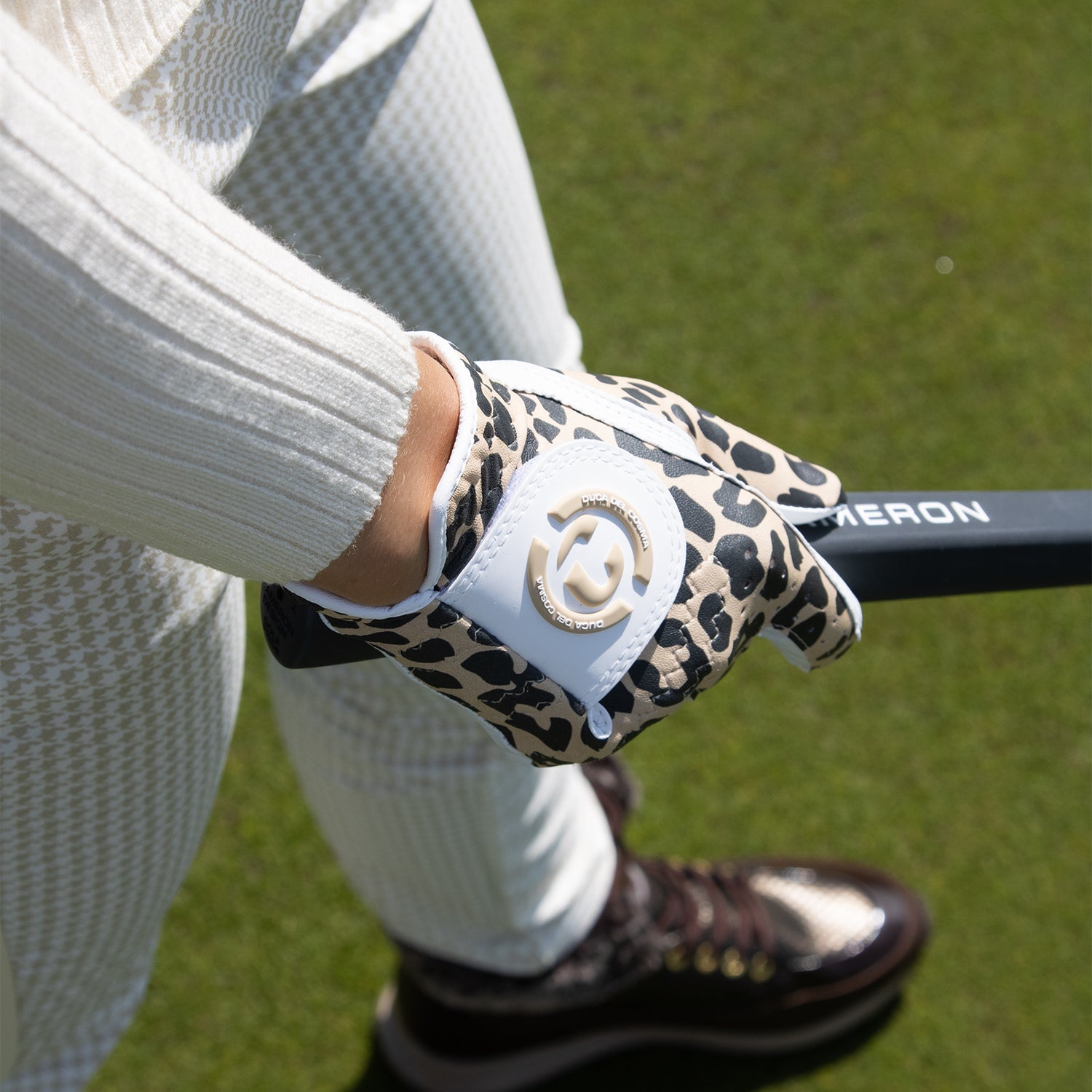 Golf Gloves for women from Duca del Cosma made from cabretta leather