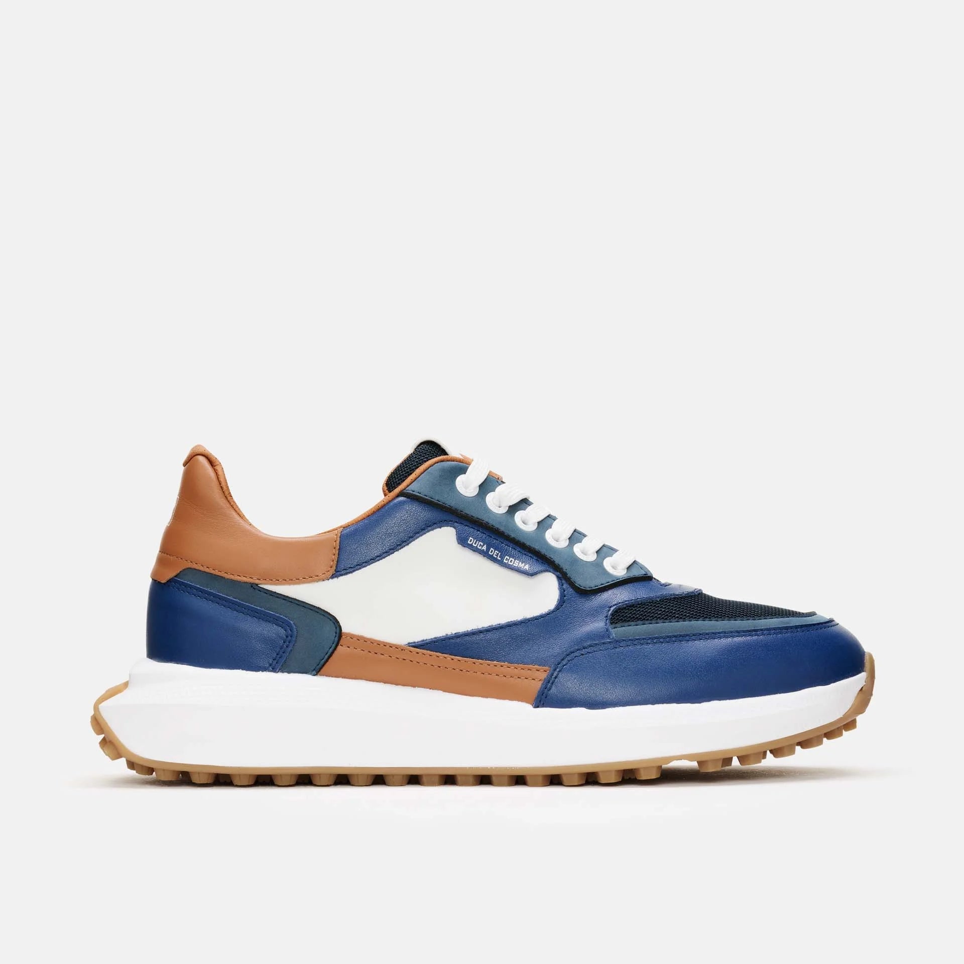 The Davanti, our Mens golf trainers, guarantees top-notch results.