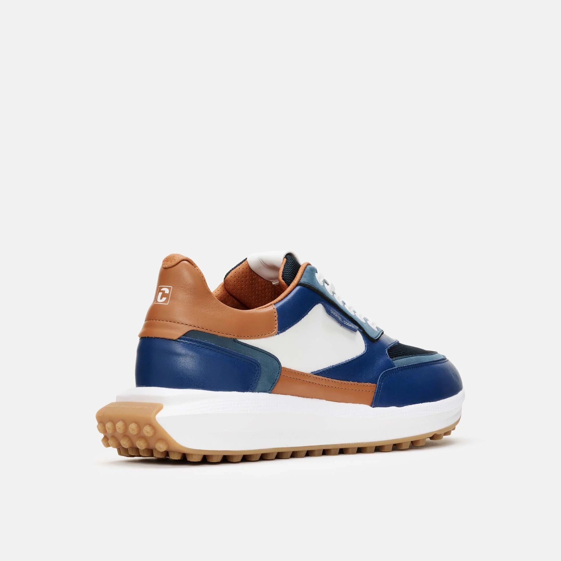 The Davanti, our Mens golf trainers, guarantees top-notch results.